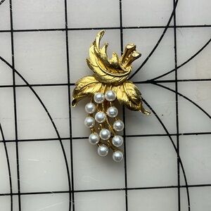 Vintage pearl grape cluster brooch